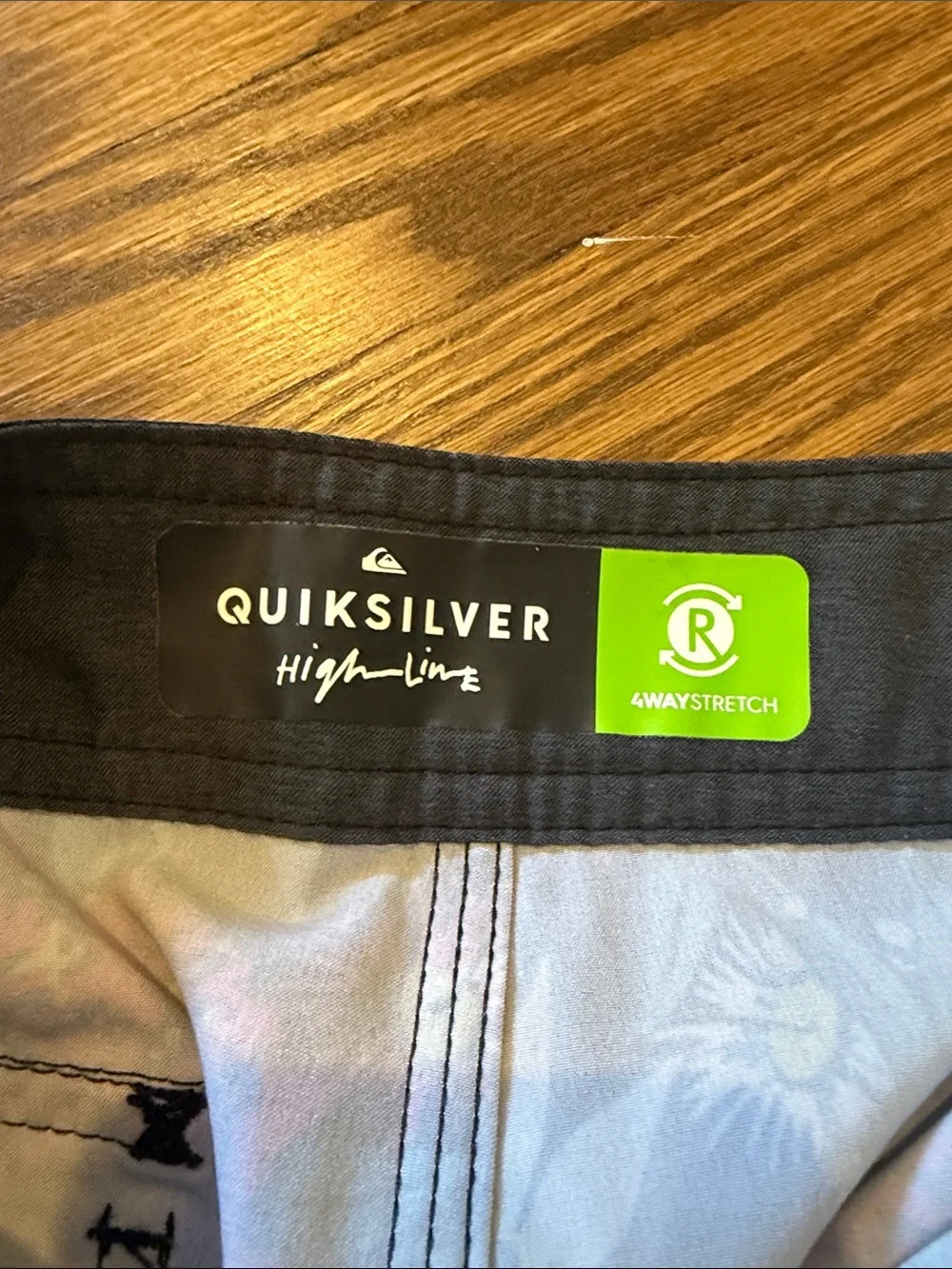 Quiksilver Men’s Black Tropical Floral Boardshorts Size 26